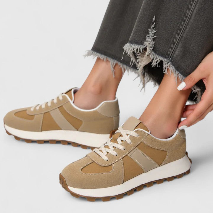 Sarah - Classic Everyday Sneakers